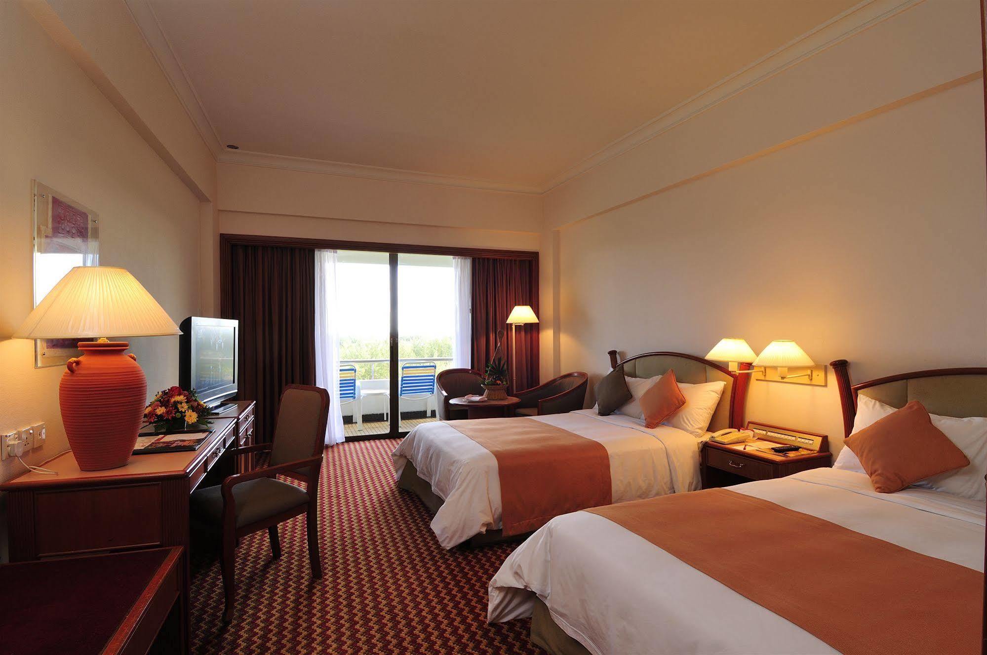 Parkcity Everly Hotel Miri Bagian luar foto